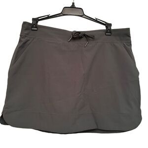 Gaiam green golf skort